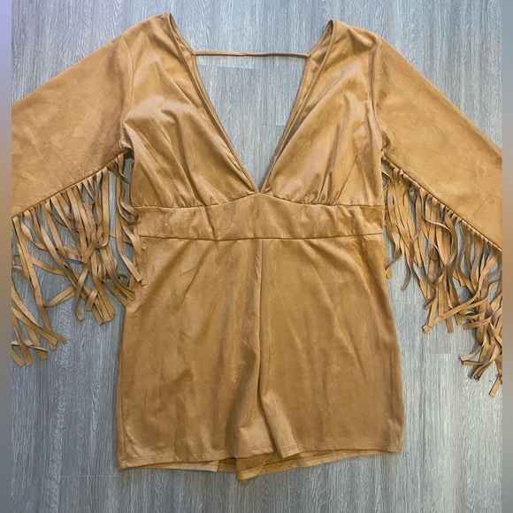 “Ole Stevie Stand Back” camel suede fringe sleeve romper/bodysuit NWT - Picture 3 of 10